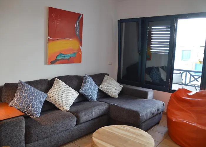 Oasis A 20 M De La Playa Famara