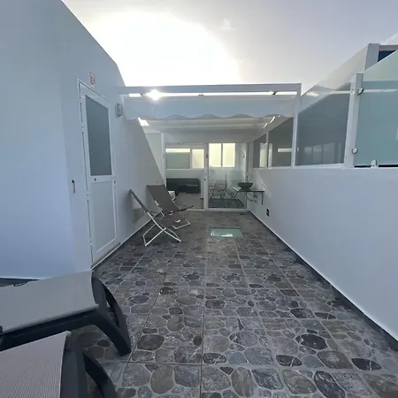 Oasis A 20 M De La Playa Feriehus Famara