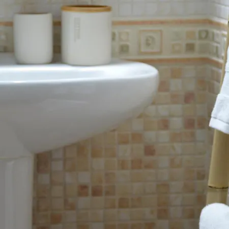 Oasis A 20 M De La Playa Famara