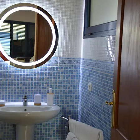 Oasis A 20 M De La Playa Famara