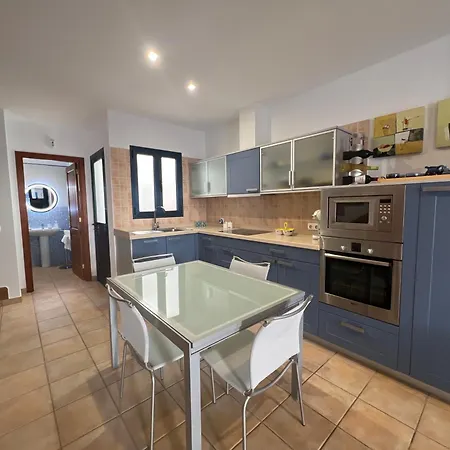 Oasis A 20 M De La Playa