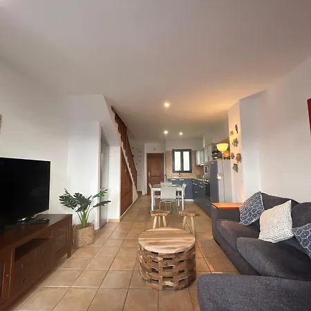 Oasis A 20 M De La Playa Feriehus Famara