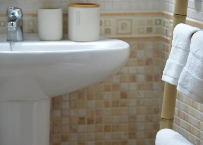 Oasis A 20 M De La Playa カレタ・デ・ファマラ