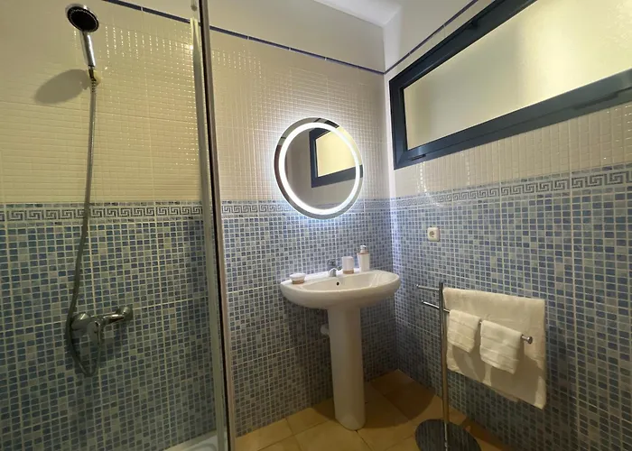 Oasis A 20 M De La Playa カレタ・デ・ファマラ