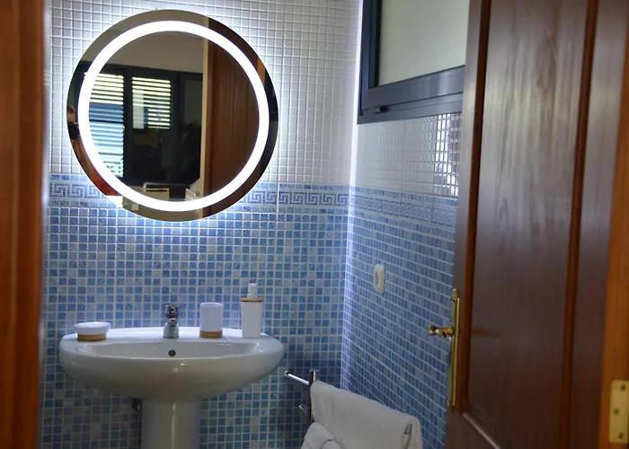 Oasis A 20 M De La Playa カレタ・デ・ファマラ